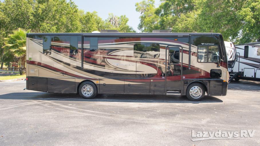 2015 Fleetwood RV Excursion 33D for sale in Minneapolis, MN | Lazydays